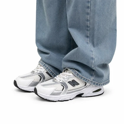 کفش کتانی مردانه مدل نیوبالانس530 سفید نقره ای New BALANCE530