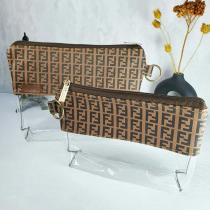 کیف لوازم آرایشی زنانه مدل فلامینگو طرح طلقی fendi