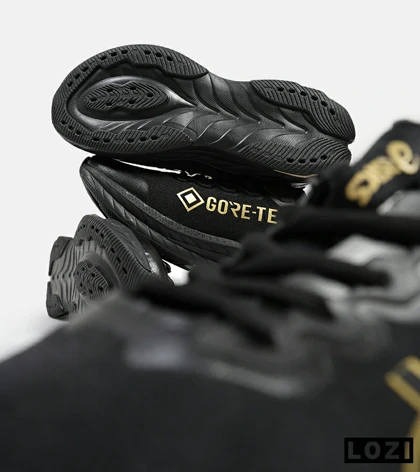 کفش کتانی مردانه مشکی طلایی ASICS GORETEX