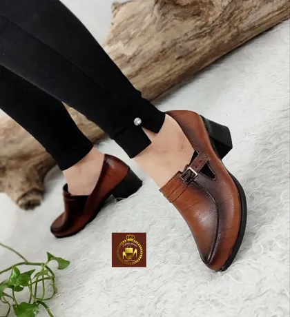 کفش طبی زنانه پرسنلی پاشنه‌دار مدل سگک دار911