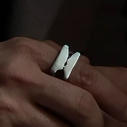 انگشتر مردانه طرح سورنا، نمادی از قدرت و اصالت