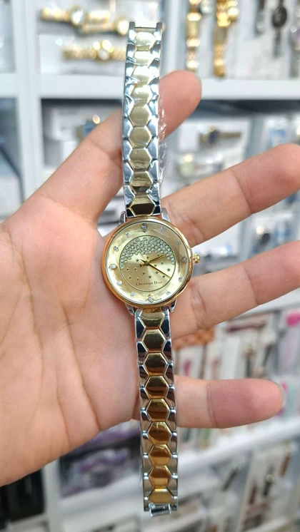 ساعت مچی زنانه دیور Dior موتور کوارتز باکیفیت و طراحی زیبا