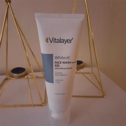 ژل شستشوی صورت ویتالیر مدل Whitevit با براش سیلیکونی مناسب انواع پوست 200ml