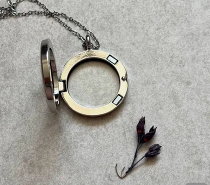 گردنبند لاکت شیشه ای نقره ای
