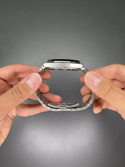 ساعت مچی اودمار پیگه اوپن هارت قاب شنی بدنه سیلور صفحه مشکی Audemars Piguet