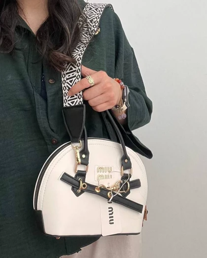 کیف miu miu بند پهن
