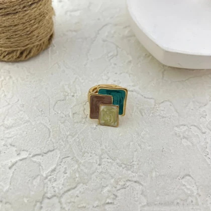 انگشتر زنانه با طرح میناکاری مدرن