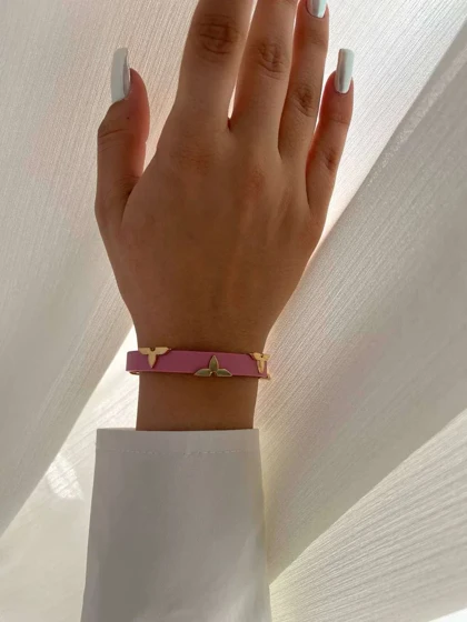 دستبند چرم زنانه طرح لویی ویتون با قفل کمربندی شیک