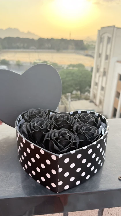 باکس گل مشکی ولنتایی قلب هدیه جذاب ارسال رایگان