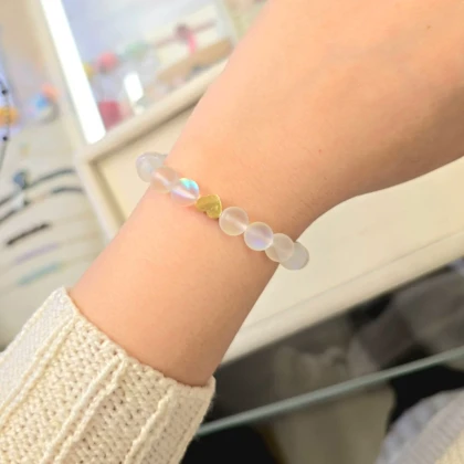 دستبند پلاک قلب آینه ایی با سنگ مون استون مات