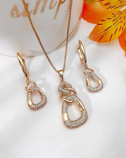 نیم ست کارتیر نگین‌دار آدرین ژوپینگ (با زنجیر)