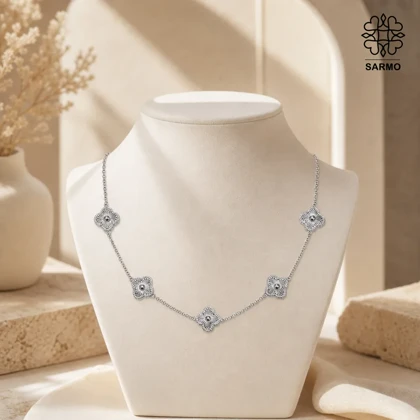 گردنبند استیل ونکلیف پنج گل نقره ای کد 509428008