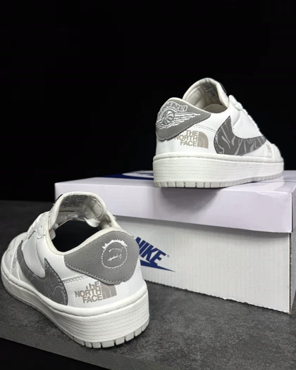 کتانی جردن تراویس نورث فیس