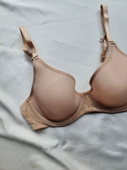 سوتین ابر خیلی نازک فنردار طرح تریومف آلمان کد: 122084