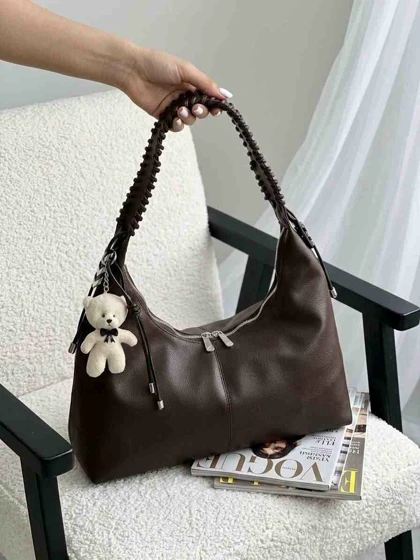 کیف هلالی عروسک دار رنگ قهوه ای