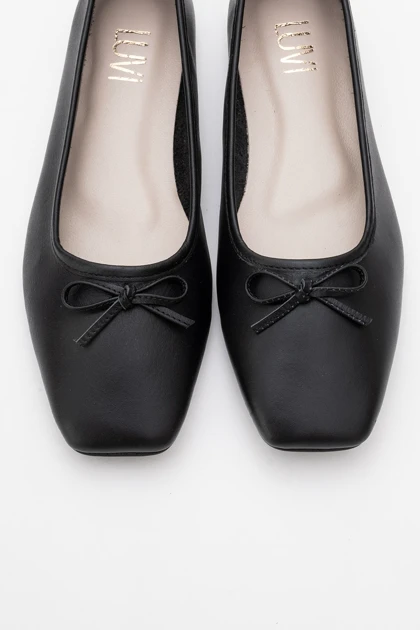 کالج زنانه luvishoes luvishoes