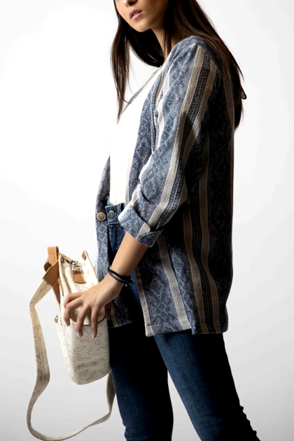 مانتو پایین گرد چاک‌دار