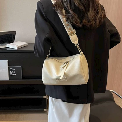 کیف دوشی زنانه وارداتی برند Fashion&mc کد HDB-9553