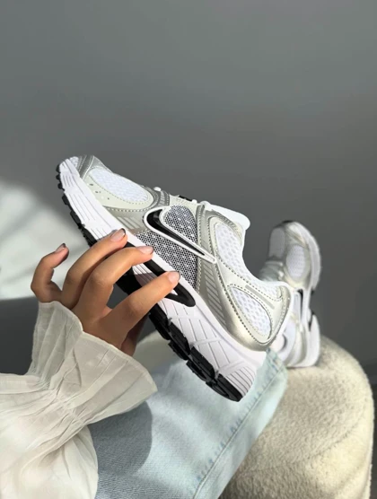 کتانی نایک وی پنج رانر سفید Nike V5 RNR white black