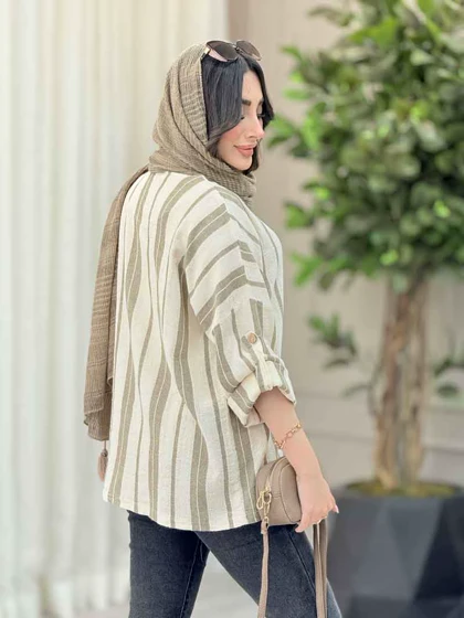 شومیز راه راه پایین هلال چهاردکمه