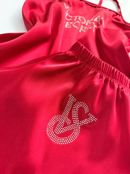 ست لباس خواب تاپ و شورتک ساتن نگین‌دار ویکتوریاسکرت