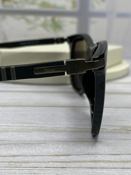 عینک آفتابی پرسول P6808 فریم کائوچو قهوه‌ای و عدسی پلی‌کربنات UV400 پلاریزه