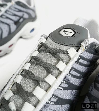 کفش کتانی مردانه و زنانه سفید طوسی NIKE AirMax Plus TN Ultra