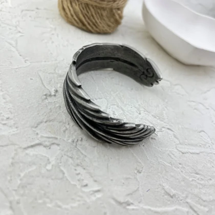 دستبند مردانه بنگل طرح پر