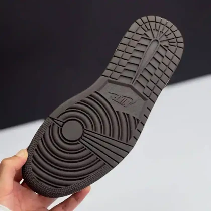 کفش نایک ایر جردن 1 لو تراویس اسکات دارک موکا Nike Air Jordan 1 Low Travis Scott Dark Mocha