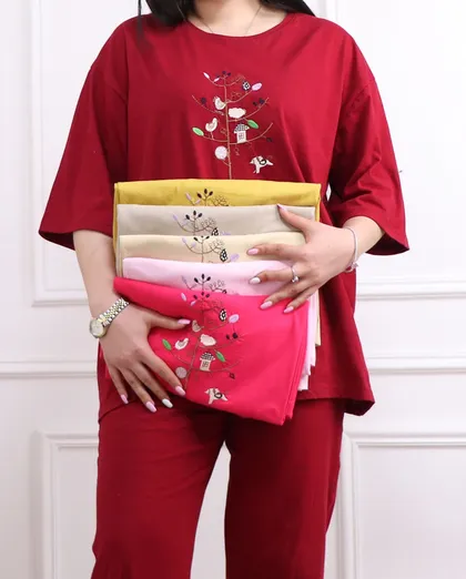 تی‌شرت و شلوار گلدوزی
