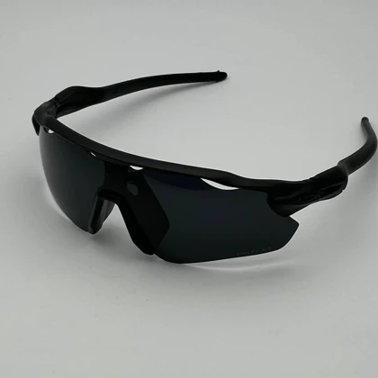عینک آفتابی ورزشی اوکلی Oakley مدل Aero Shield اسپرت Sport