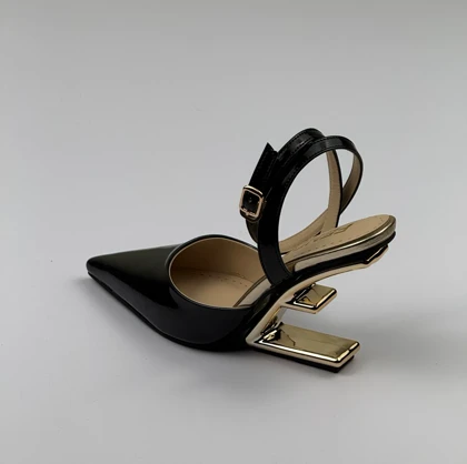 کفش پاشنه‌دار fendi