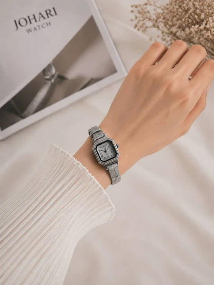 ساعت مچی زنانه مربع چرمی کد W460