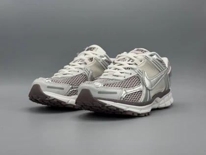 کتانی نایکی وومرو5 یاسی کروم/Nike vomero5