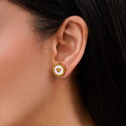 گوشواره میخی استیل ورساچه 14 میل رنگ طلایی