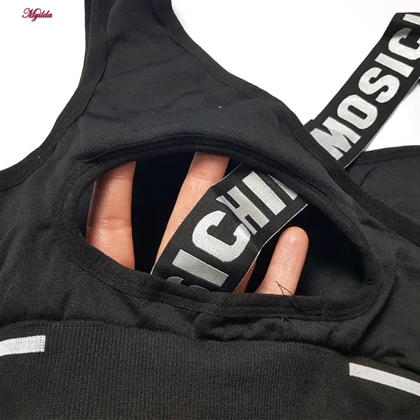 ست نیم‌تنه و شلوارک ورزشی زنانه مدل سیملس پشت چین‌دار کد 5562-2333