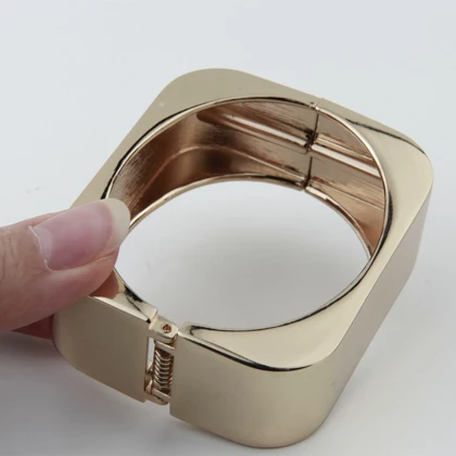 دستبند زنانه مدل مکعبی آینه ای