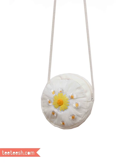 کیف گرد سفید طرح گل بابونه