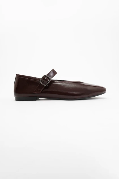 کالج زنانه luvishoes luvishoes