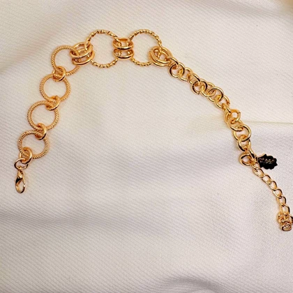 دستبند برند شین مدل «حلقه‌های درهم‌تنیده» | بافت برجسته