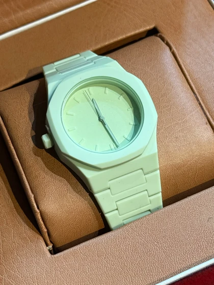 ساعت اسپرت طرح دیاموند سبز پسته ای