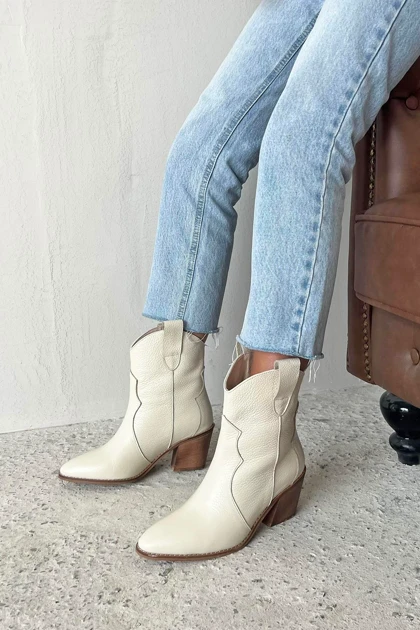 بوت و نیم بوت زنانه استراسونس straswans