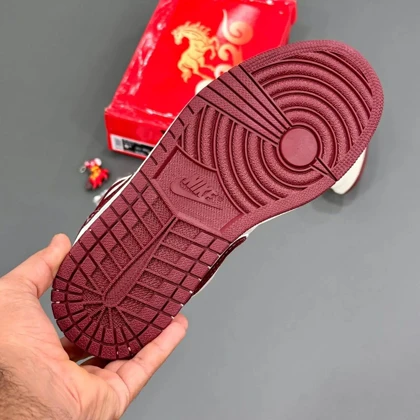 کتانی ویتنامی نایک ایر جردن وان لو سوپریم اسب زرشکی کرمNike Air Jordan 1 Low Supreme Red