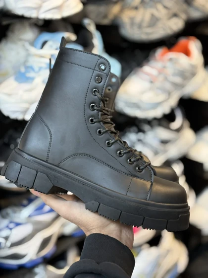 بوت لژدار برشکا