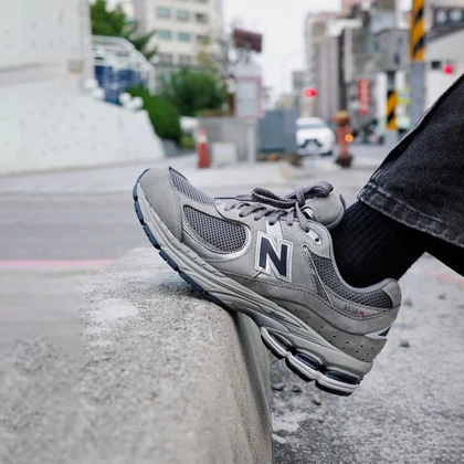 کفش روزمره مردانه نیوبالانس مدل 2002RA