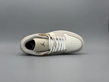 کتانی نایکی جردن1 لو بن لجند لایت/Nike Air Joradan1 low Bone legend light