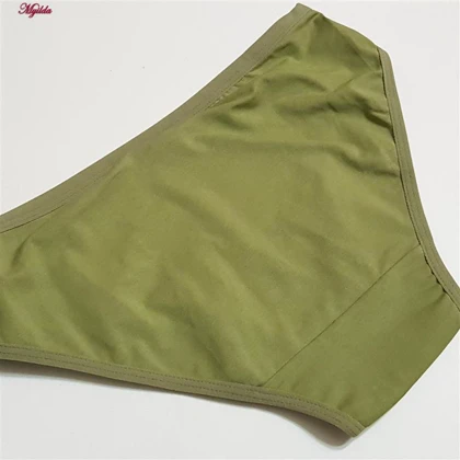 شورت زنانه فیتن فرخ زادی مدل پنبه‌ای کد 4080-100A رنگ سبز یشمی