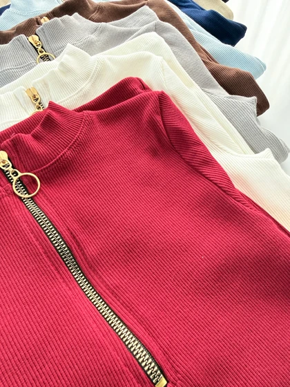 کراپ تاپ کبریتی آستین نصفه یقه سه سانت نیم زیپ