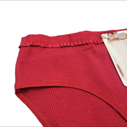 شورت زنانه کبریتی وارداتی مدل لبه کنگره‌ای