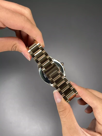 ساعت مچی کارتیه کورنوگراف بند فلزی رزگلد صفحه آبی Cartier